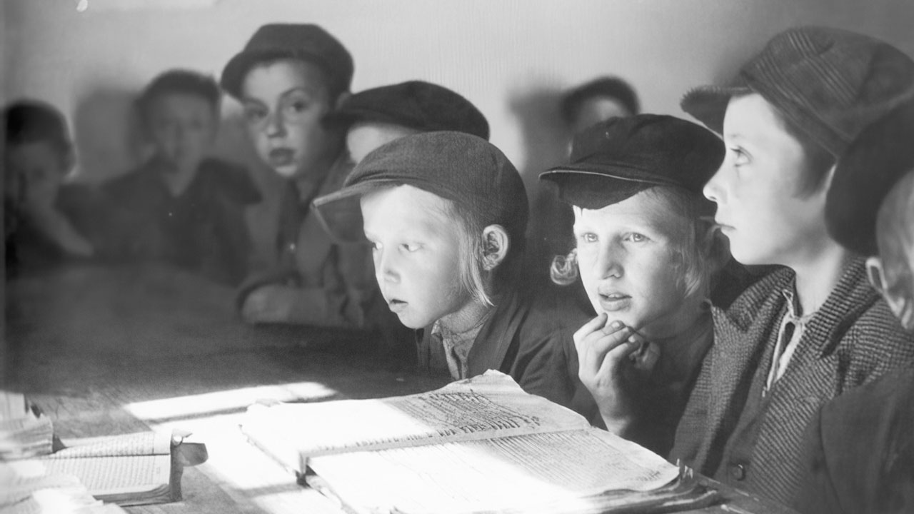 Die Knaben erhalten eine jüdische Erziehung im Cheder. Polen, 1938. Foto  von Roman Vishniac