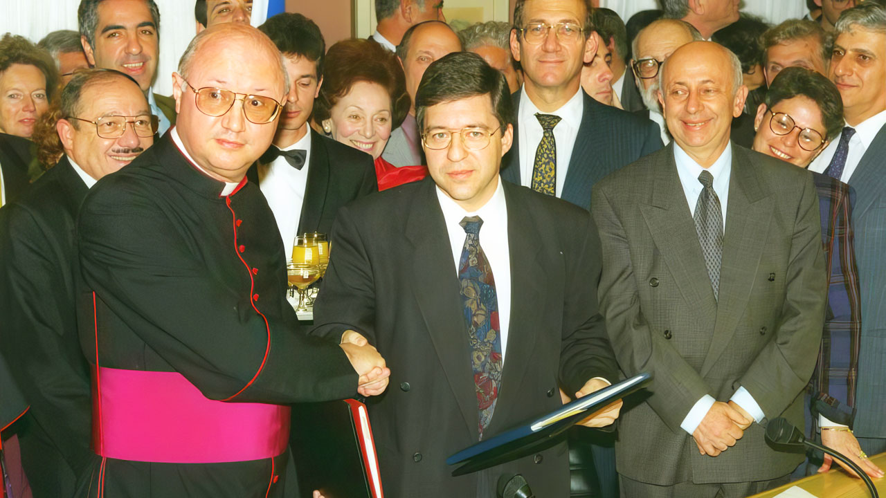 Am 30. Dezember 1993 unterzeichnete Israel und der Vatikan eine Vereinbarung über die Ratifizierung diplomatischer Beziehungen