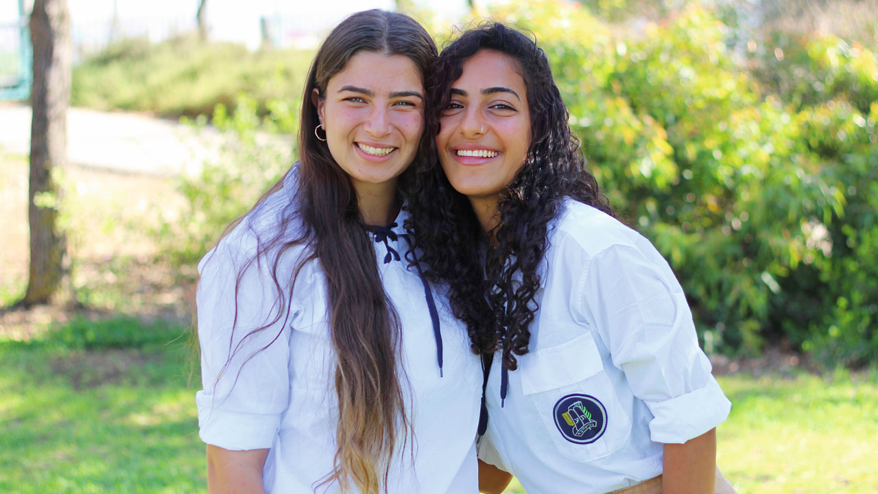 Avigail Bernstein & Hadas Sinai