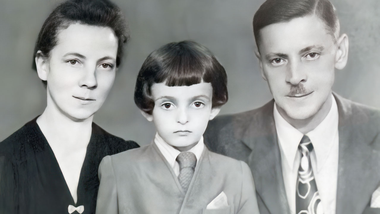 Familie Yahnovich zusammen mit Schachne, 1944