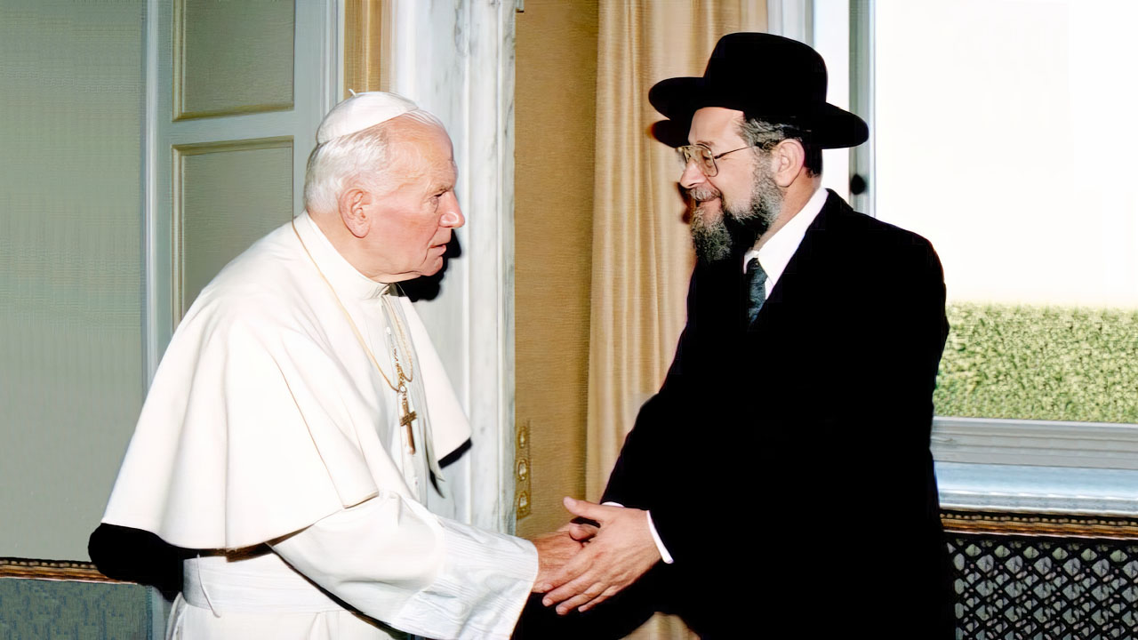 Papst Johannes Paul II. und Rabbi Israel Meir Lau bei einem Treffen in der päpstliche Sommerresidenz Castel Gandolfo am 21. September 1993